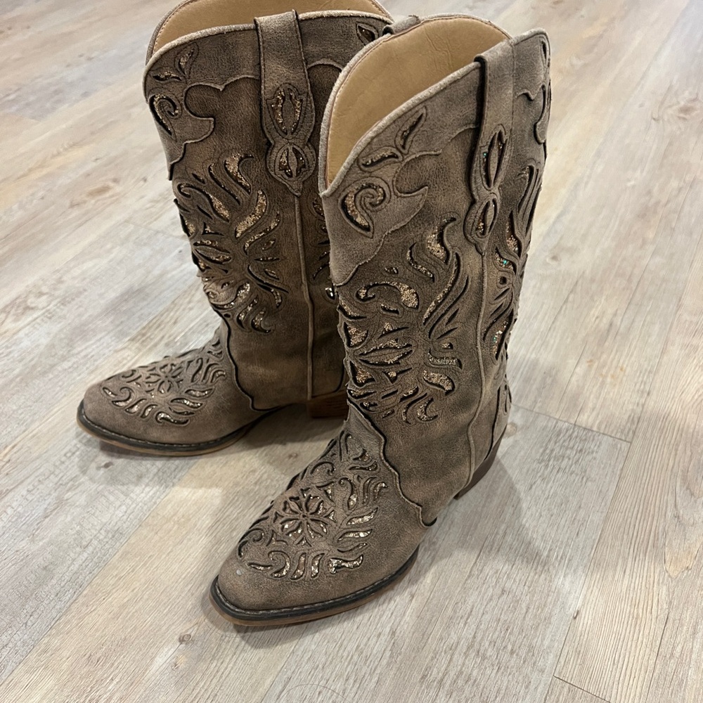 Women size 6 Roper boots- like new - Picture 3 of 8